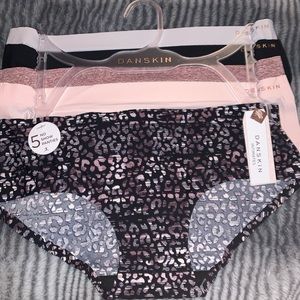 NWT / Danskin / Women’s Small